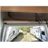 Image 27 : 0B -- 2007 FOREST RIVER CANADIAN SPORT, WHITE 40 FEET