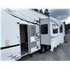 Image 29 : 0B -- 2007 FOREST RIVER CANADIAN SPORT, WHITE 40 FEET