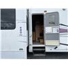 Image 33 : 0B -- 2007 FOREST RIVER CANADIAN SPORT, WHITE 40 FEET