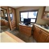 Image 59 : 0B -- 2007 FOREST RIVER CANADIAN SPORT, WHITE 40 FEET