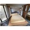 Image 61 : 0B -- 2007 FOREST RIVER CANADIAN SPORT, WHITE 40 FEET