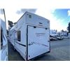 Image 7 : 0B -- 2007 FOREST RIVER CANADIAN SPORT, WHITE 40 FEET
