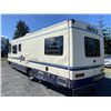 Image 8 : 0C -- 1994 TRIPLE E MOTORHOME, WHITE, 102242 KMS