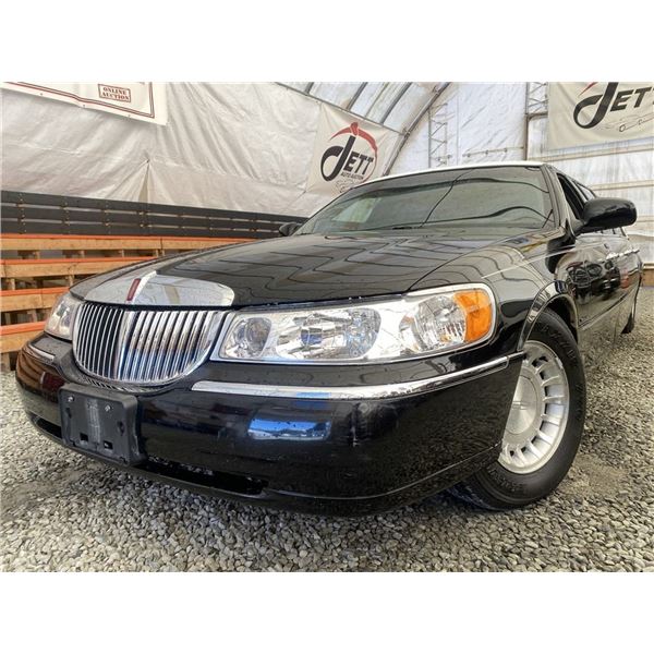 0D -- 2001 LINCOLN TOWN CAR, BLACK, LIMOUSINE, 39194 MILES