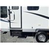 Image 14 : 0J -- 2012 CREEKSIDE 26RLS 29FT TRAVEL TRAILER