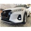Image 2 : C6K -- 2021 NISSAN KICKS, WHITE, 122125 KMS