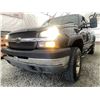 Image 2 : B6H -- 2004 CHEVROLET SILVERADO 2500 , BLACK, UNKNOWN KMS