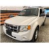 Image 3 : A12Q -- 2010 FORD ESCAPE, WHITE, 202057 KMS