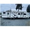 Image 2 : 0C -- 2012 KEYSTONE PREMIER WHITE, 30 FT NO ACCIDENTS