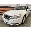 Image 2 : A12K -- 2013 CHRYSLER 200 WHITE 315472 KMS