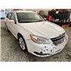 Image 8 : A12K -- 2013 CHRYSLER 200 WHITE 315472 KMS