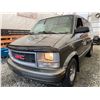 Image 2 : A12ZA--1996 GMC SAFARI, BROWN, 373952 KMS, ALL WHEEL DRIVE,  NO DESIGNATIONS, 1 ACCIDENTS, 3 GLASS C