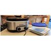 Image 1 : 339 -- KICHEN AID SLOW COOKER, PYREX BOWL AND PLATES