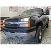 Image 2 : A12ZD-- 2004 CHEVY SILVERADO 2500, GREY, UNKNOWN KMS *** "NO RESERVE!!!" ***
