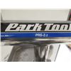 Image 2 : DOUBLE ARM BIKE REPAIR STAND PARK TOOLS PRS-2.2