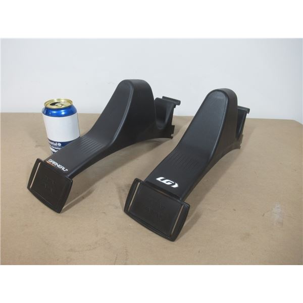 SLATWALL HELMET DISPLAY STAND