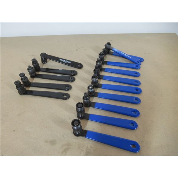LOT: 15 CRANK PULLER PARK TOOLS ASST