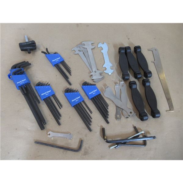LOT: 14 TOURNE-VISE ASST
