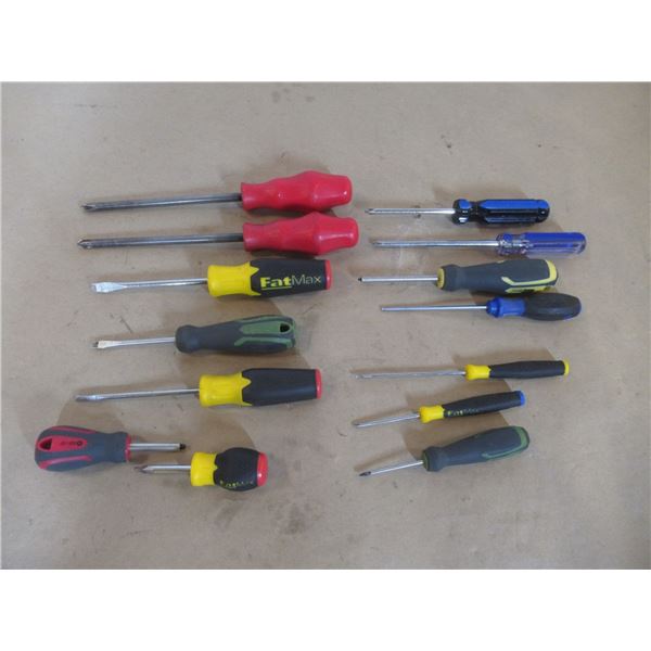 LOT:25 OUTILS DE RÉPARATION BICYCLETTES ASST