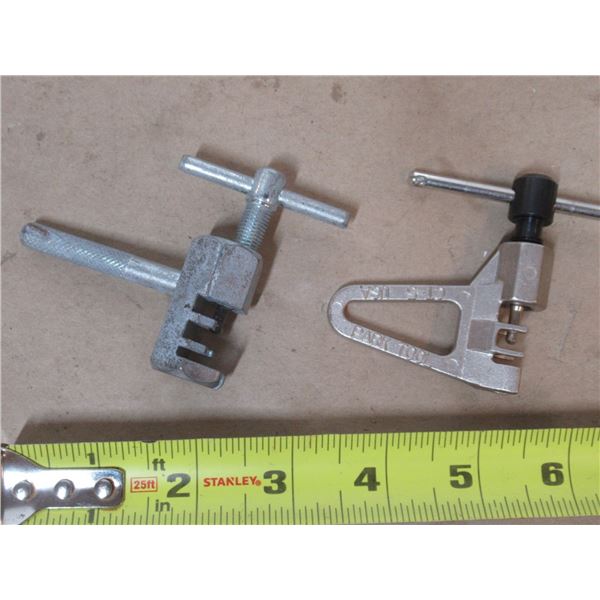 LOT: 2 CHAIN BREAKER ASST
