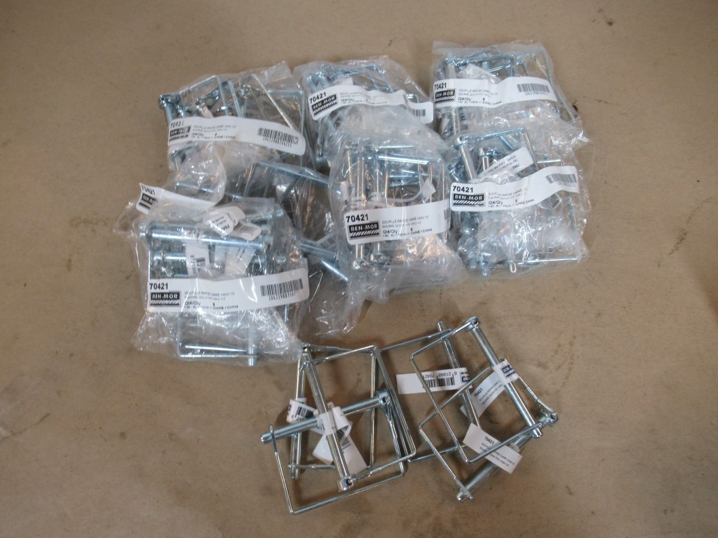 LOT: SQUARE QUICK PINS - Continental Auctioneers