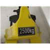 Image 2 : PALLET TRUCK KLETON 42"x20.5" FORK 5500LBS