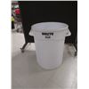 Image 1 : BRUTE GARBAGE CONTSAINER 32GAL FG263200 WHITE