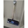 Image 1 : LOT: 3 SNOW SHOVEL * POSSIBLE DENTS