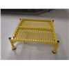 Image 1 : 24"x24" WORK PLATFORM 10"-15"H ADJUSTABLE (NEW)