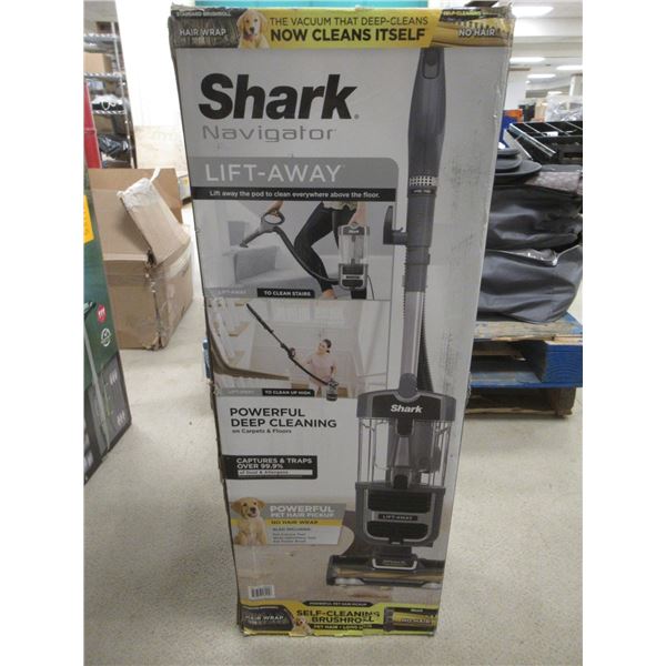 UPRIGHT VACUUM SHARK NAVIGATOR