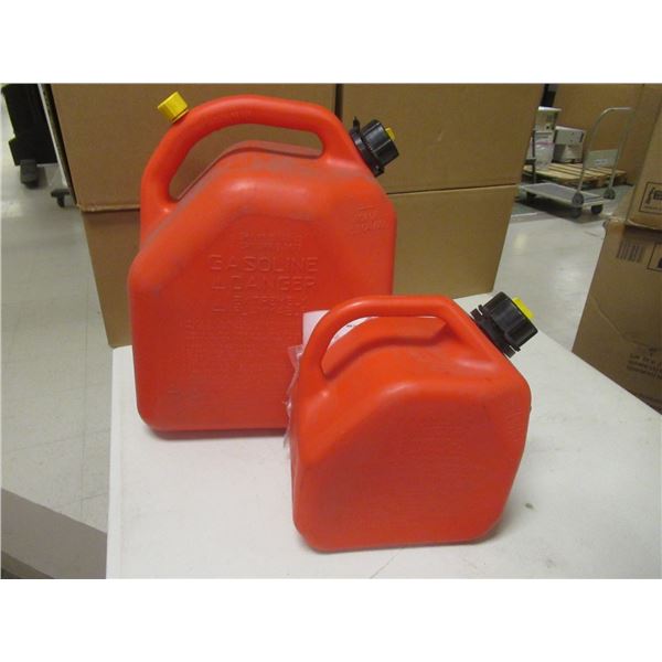 LOT: 2 JERRY CAN ASST