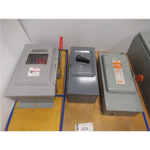 LOT: 3 MAIN BREAKER BOXES ASST
