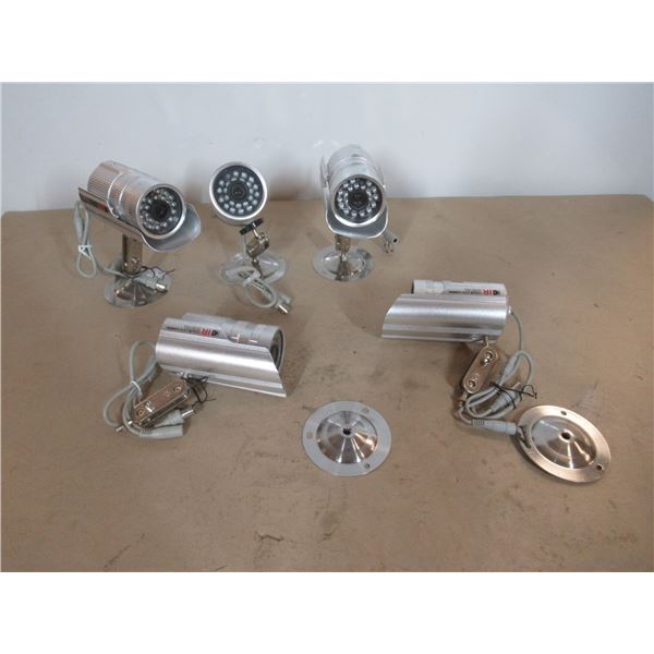 LOT: 5 SECURITY CAMERAS