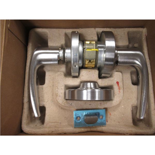 LOT: 6 INDUSTRIAL DOOR HANDLES