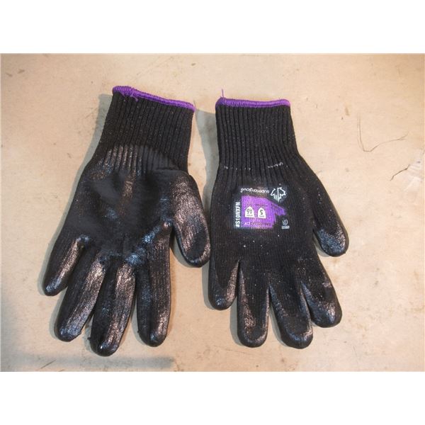 LOT: 22 PAIRS OF GLOVES ASST