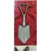 Image 2 : FOLDING ARMY SHOVEL
