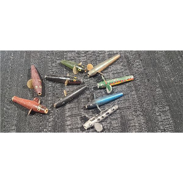 TEN VINTAGE 2 1/2" LURES AND HOOKS