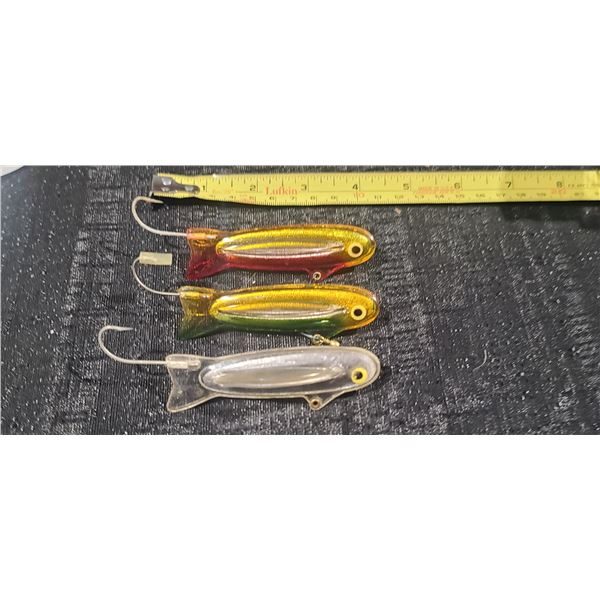 THREE PLASTIC MINOW WITH SINGLE HOOK