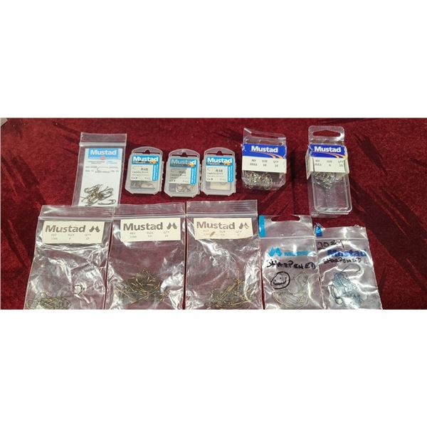 LARGE LOT OF ASSORTED MUSTAD HOOKS