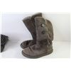 Image 4 : Pair of Kid's Boots (size 1) - UGG Lined Ladies Boots (size 9)