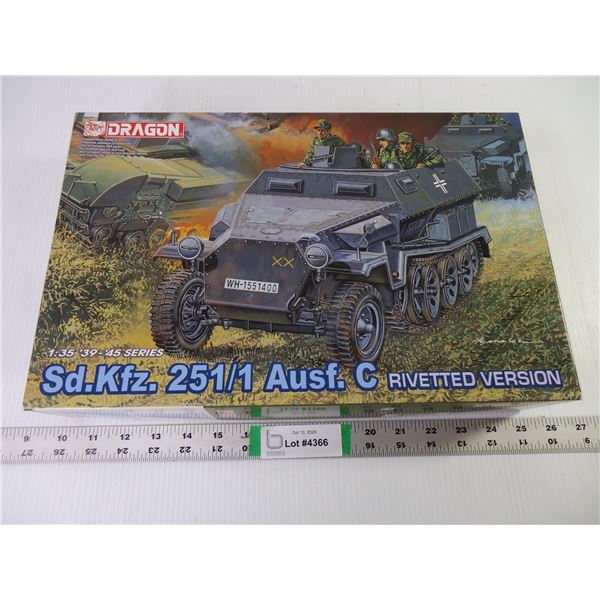 1:35 '39-'45 Series Sd.Kfz.251/1 Ausf.C Rivetted Version (unopened)