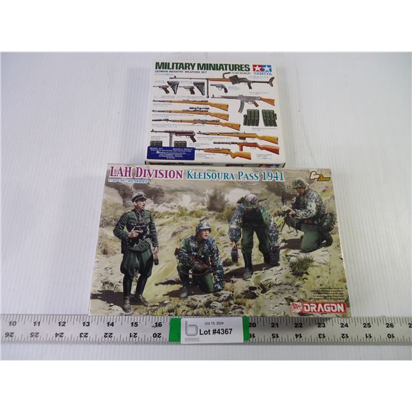1:35 LAH Division Kleisoura Pass 1944 (sealed) and German Infantry Weapons Set (unopened)