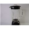 Image 3 : Black and Decker Blender-powers on, missing accessories-as is