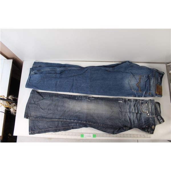 (2) Pairs Of Guess Jeans Around Size 30 - 31