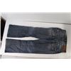 Image 6 : (2) Pairs Of Guess Jeans Around Size 30 - 31
