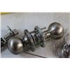 Image 3 : (4) Yale Door Knob Sets