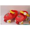 Image 4 : (2) Adjustable Kids Roller Skates & Kids Baseball Glove