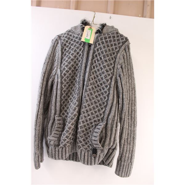 Jeel Women's Sweater - Size Medium
