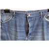 Image 3 : (2) Jeans: Levi's & Wrangler - Size 34