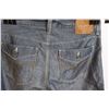 Image 5 : (2) Jeans: Levi's & Wrangler - Size 34